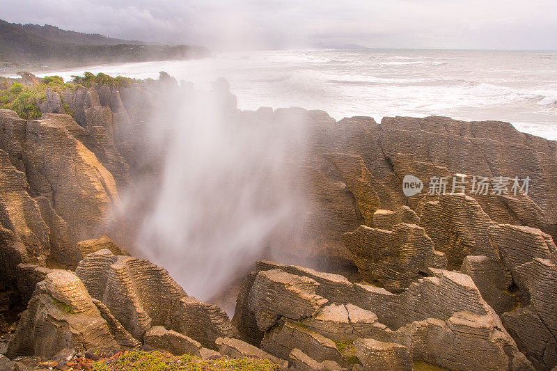 Punakaiki 4号的煎饼岩气孔